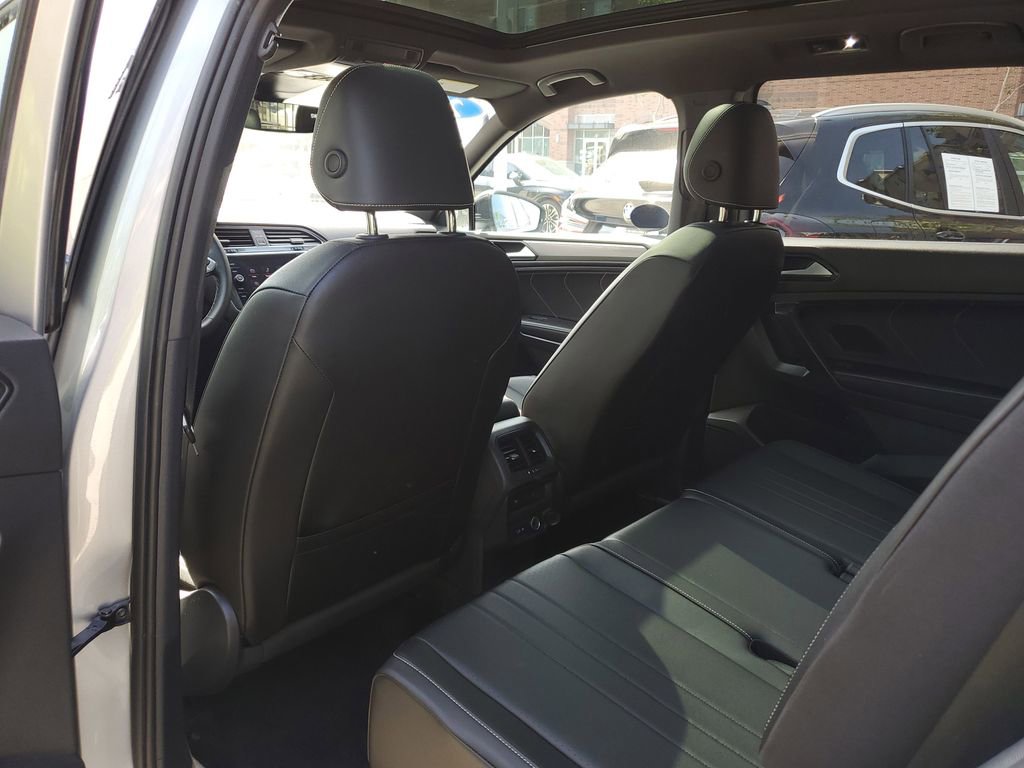 Used 2023 Volkswagen Tiguan SE R-Line image 14