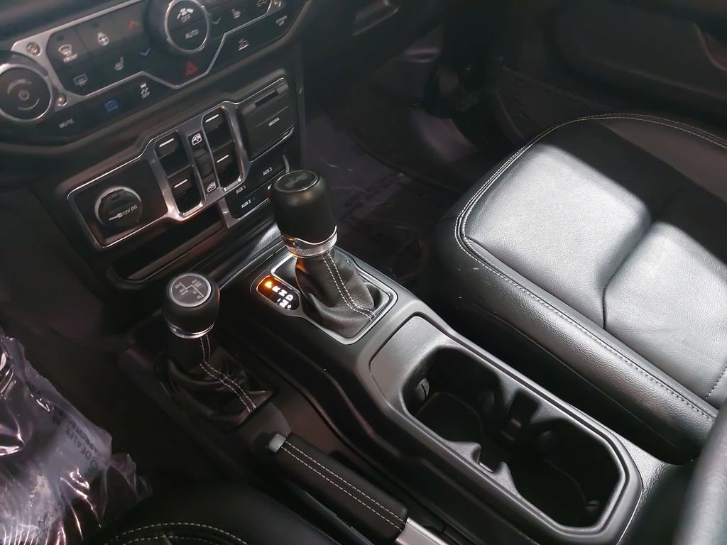 Used 2022 Jeep Wrangler Unlimited Sahara w/ Cold Weather Group image 25