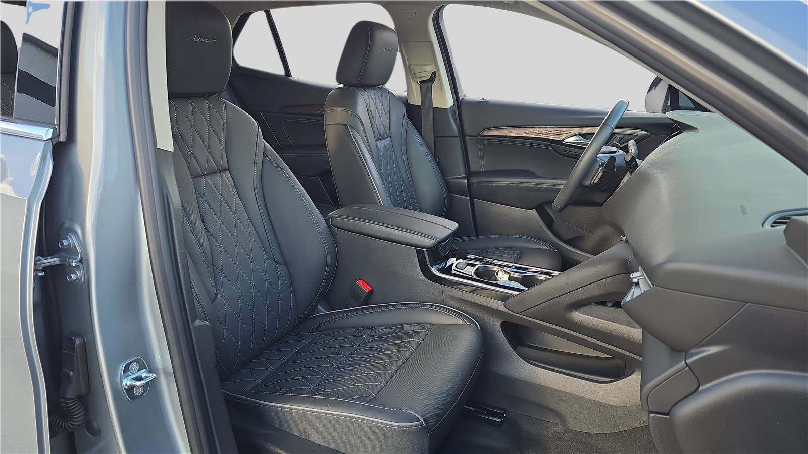 Used 2023 Buick Envision Avenir AWD/4WD image 14