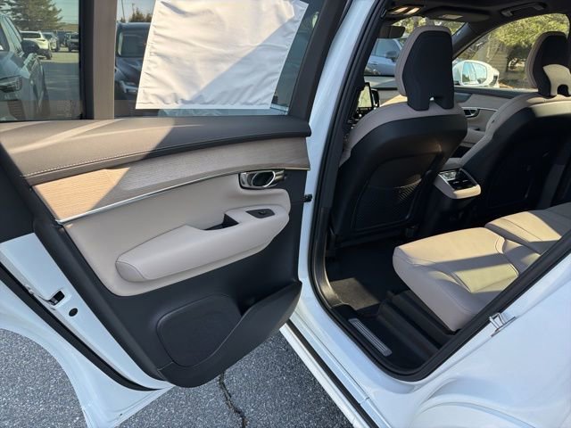 New 2026 Volvo XC90 B6 Plus w/ Protection Package Premier AWD/4WD image 15