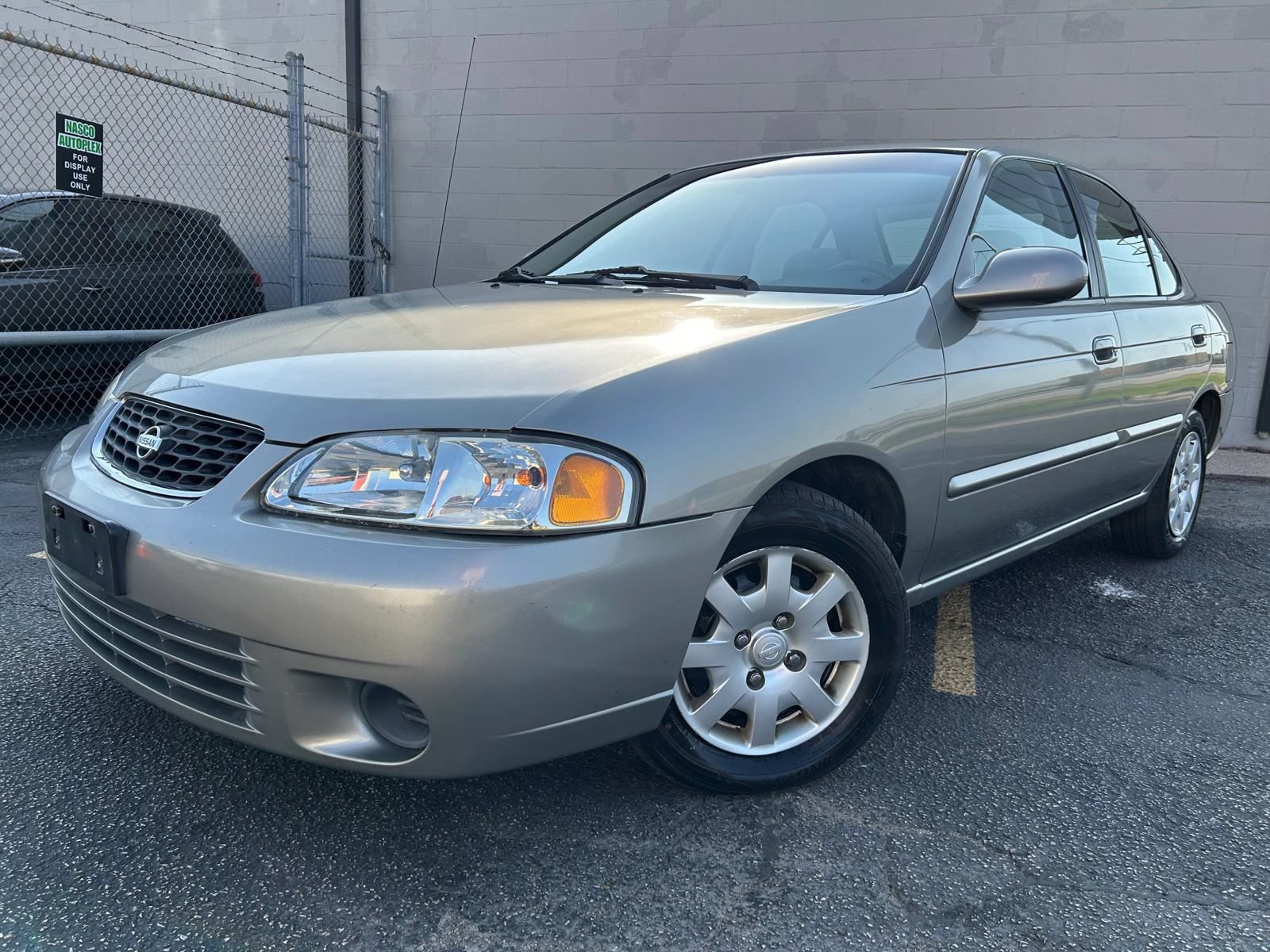 Used 2002 Nissan Sentra GXE FWD image 2