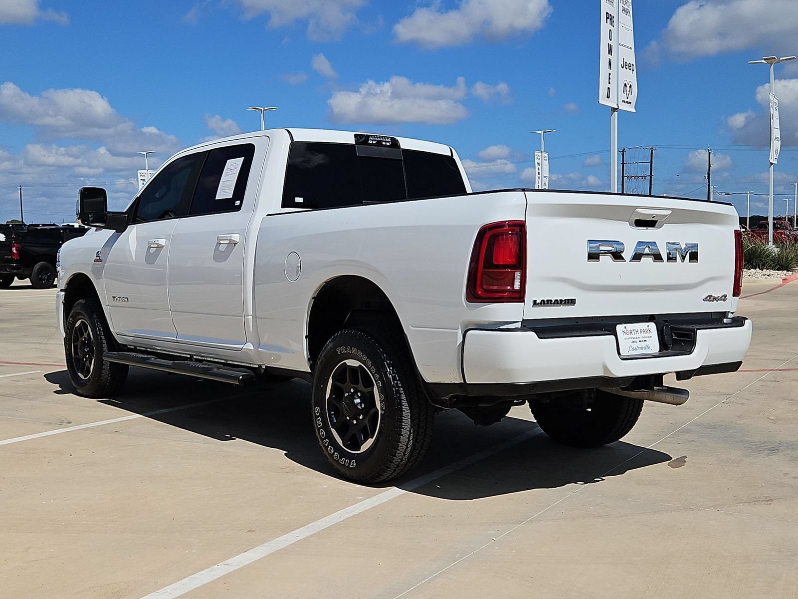Used 2026 RAM 2500 Laramie AWD/4WD image 5