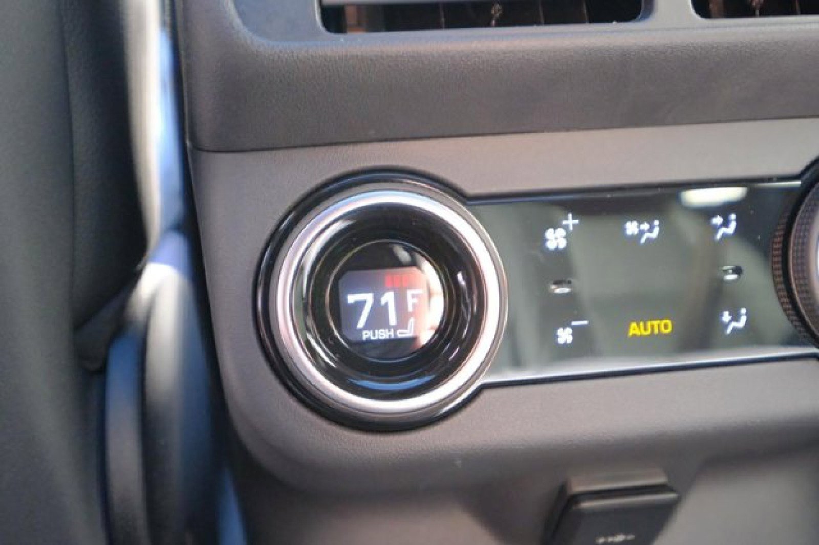 New 2025 Land Rover Range Rover Velar S image 21