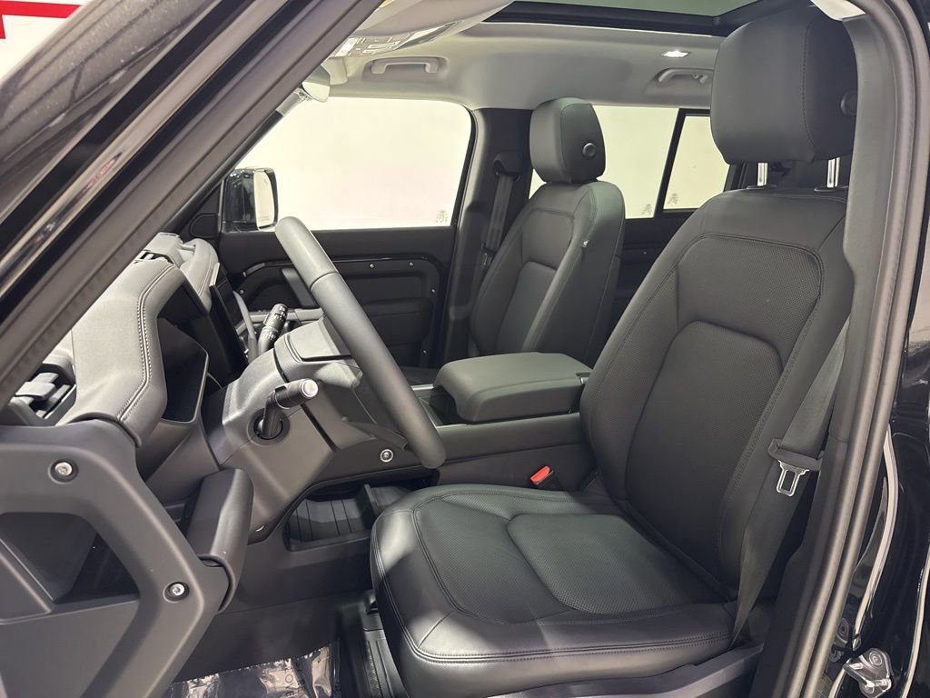 Used 2025 Land Rover Defender 110 S image 9