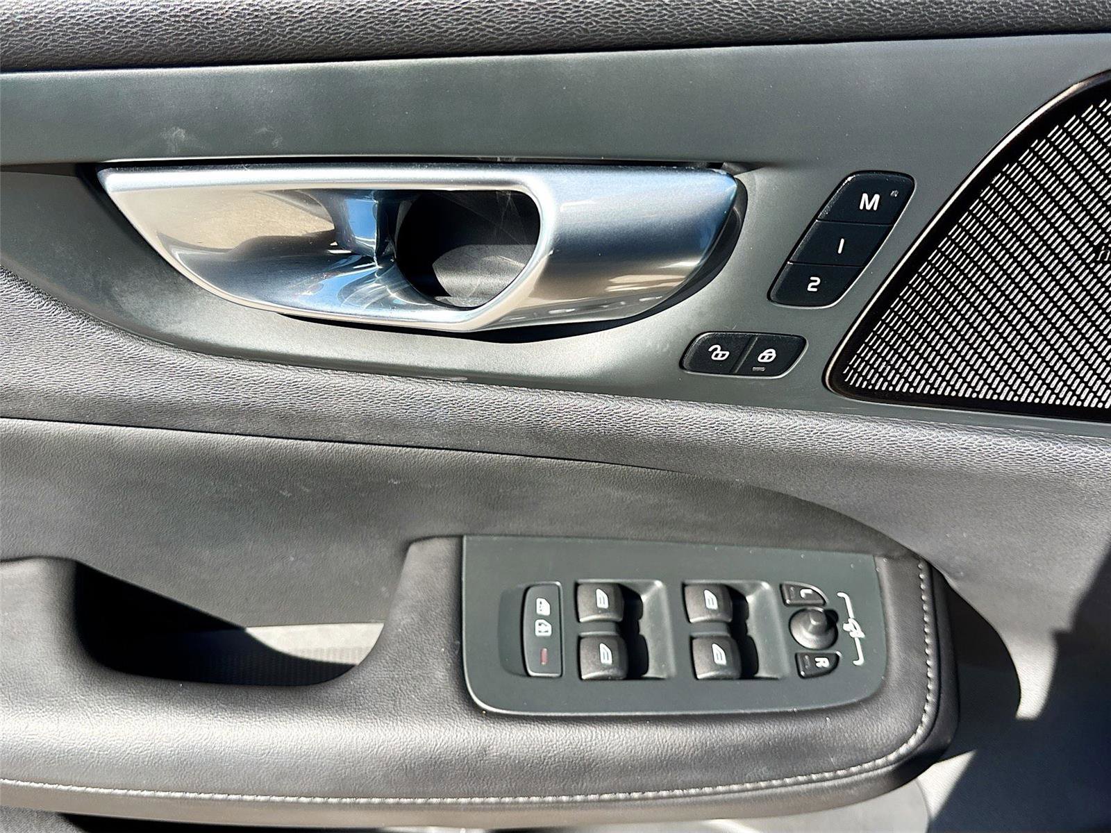 Used 2025 Volvo V60 B5 Cross Country Plus image 18