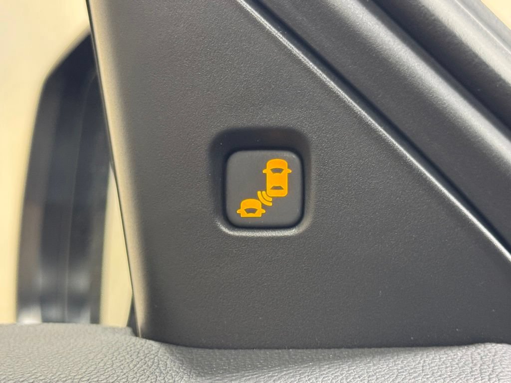 Used 2024 Acura RDX SH-AWD image 18