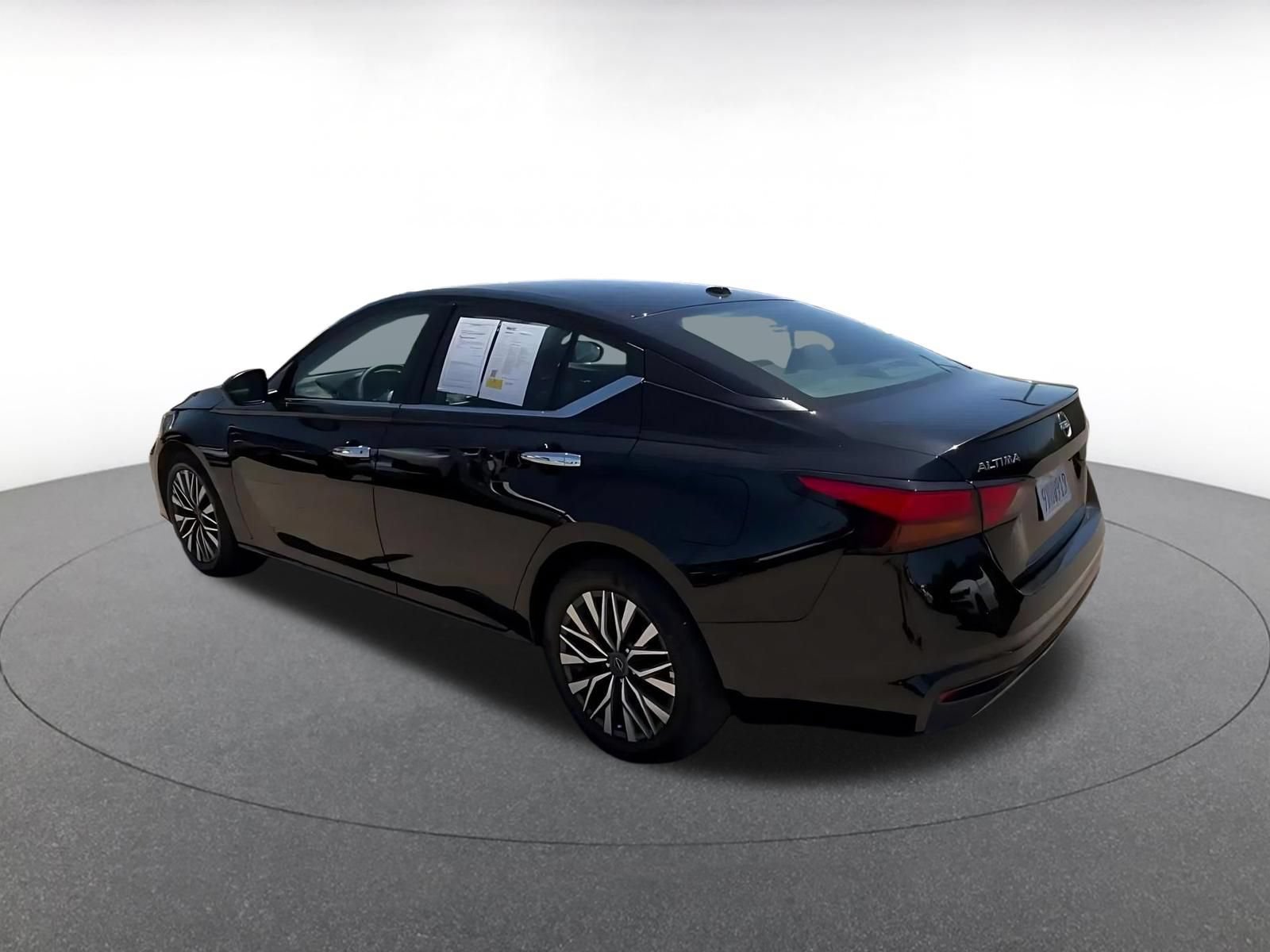 Used 2025 Nissan Altima 2.5 SV FWD image 10