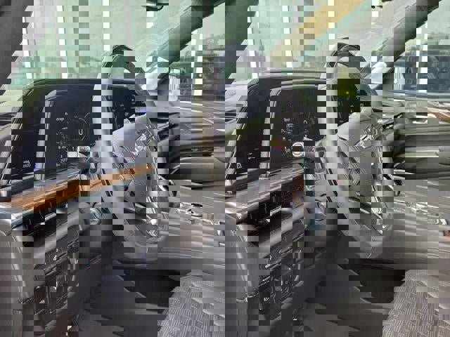 Certified 2024 Cadillac Escalade ESV Premium Luxury Platinum image 11