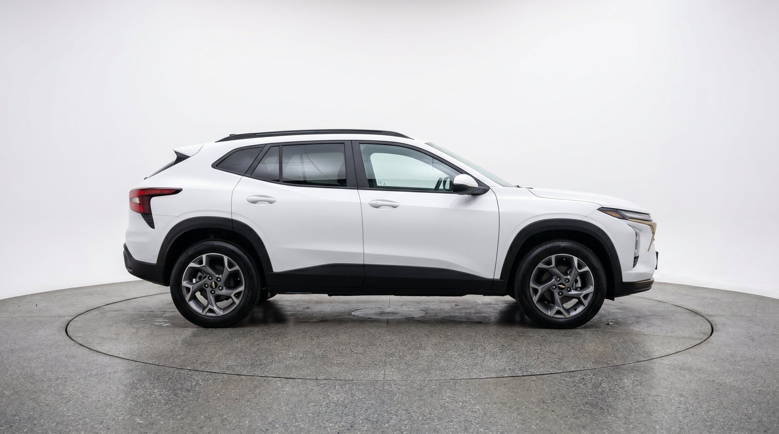 Used 2025 Chevrolet Trax LT FWD image 11