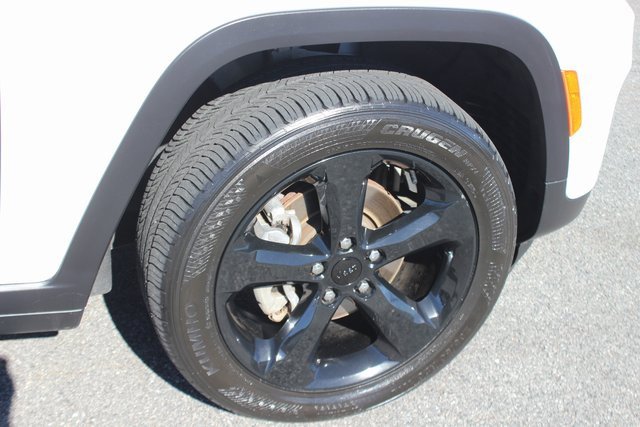 Used 2023 Jeep Grand Cherokee Altitude image 34