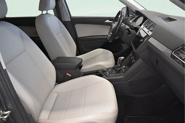 Used 2018 Volkswagen Tiguan SE w/ 3rd Row Seat Package AWD/4WD image 19