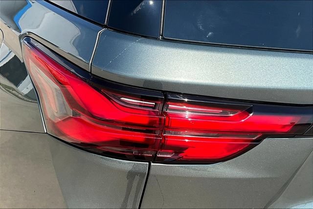 Used 2023 Chevrolet Traverse LT FWD image 23