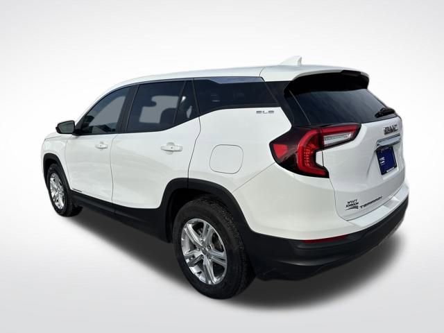 Used 2024 GMC Terrain SLE image 3