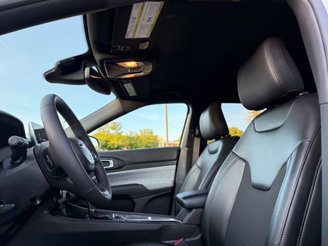 Used 2023 Jeep Compass Latitude w/ Convenience Group AWD/4WD image 24