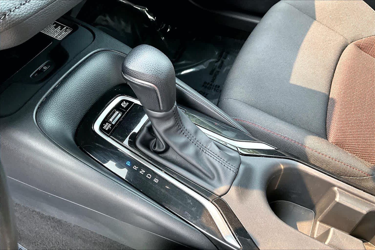 Used 2024 Toyota Corolla SE w/ SE Package FWD image 17