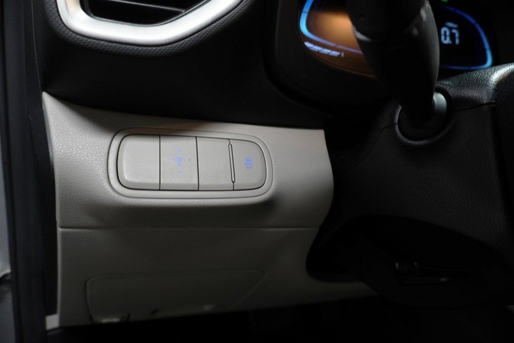 Used 2024 Hyundai Venue SEL image 23