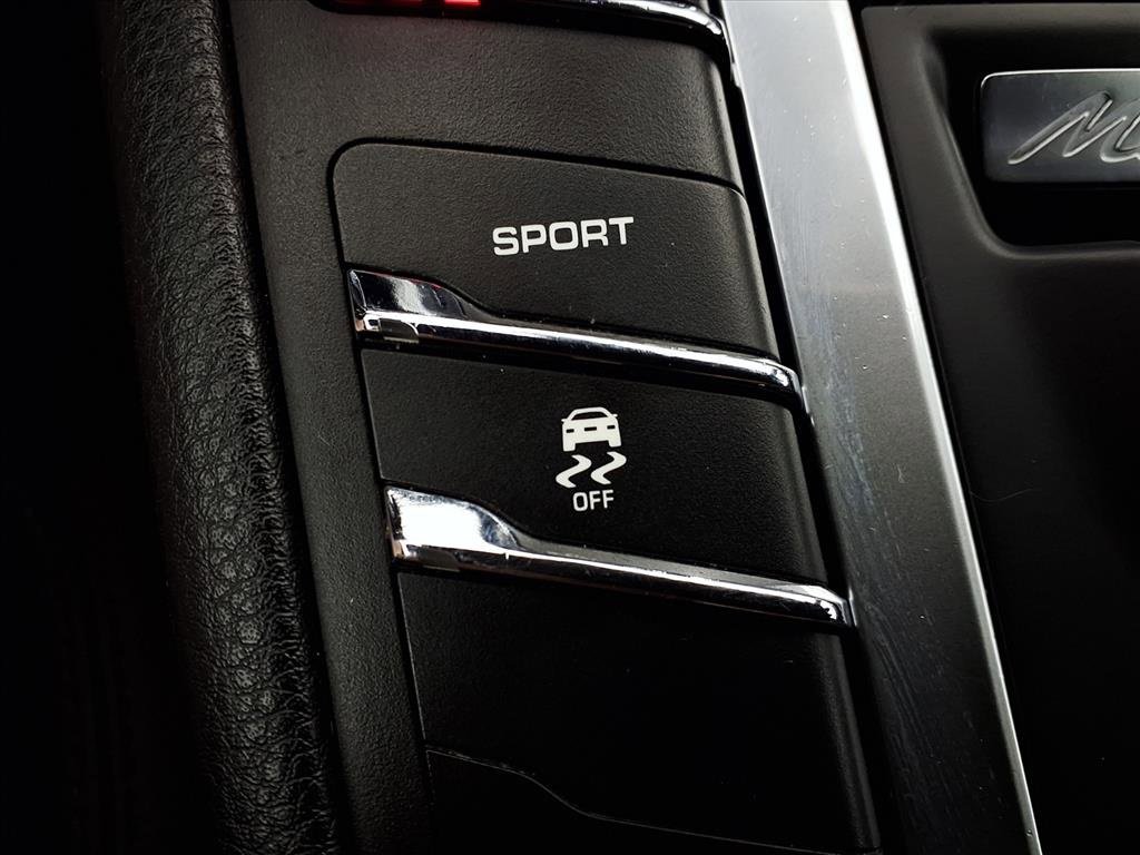 Used 2017 Porsche Macan image 21