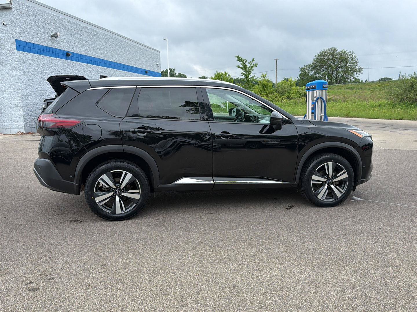 Used 2023 Nissan Rogue SL w/ SL Premium Package AWD/4WD image 6
