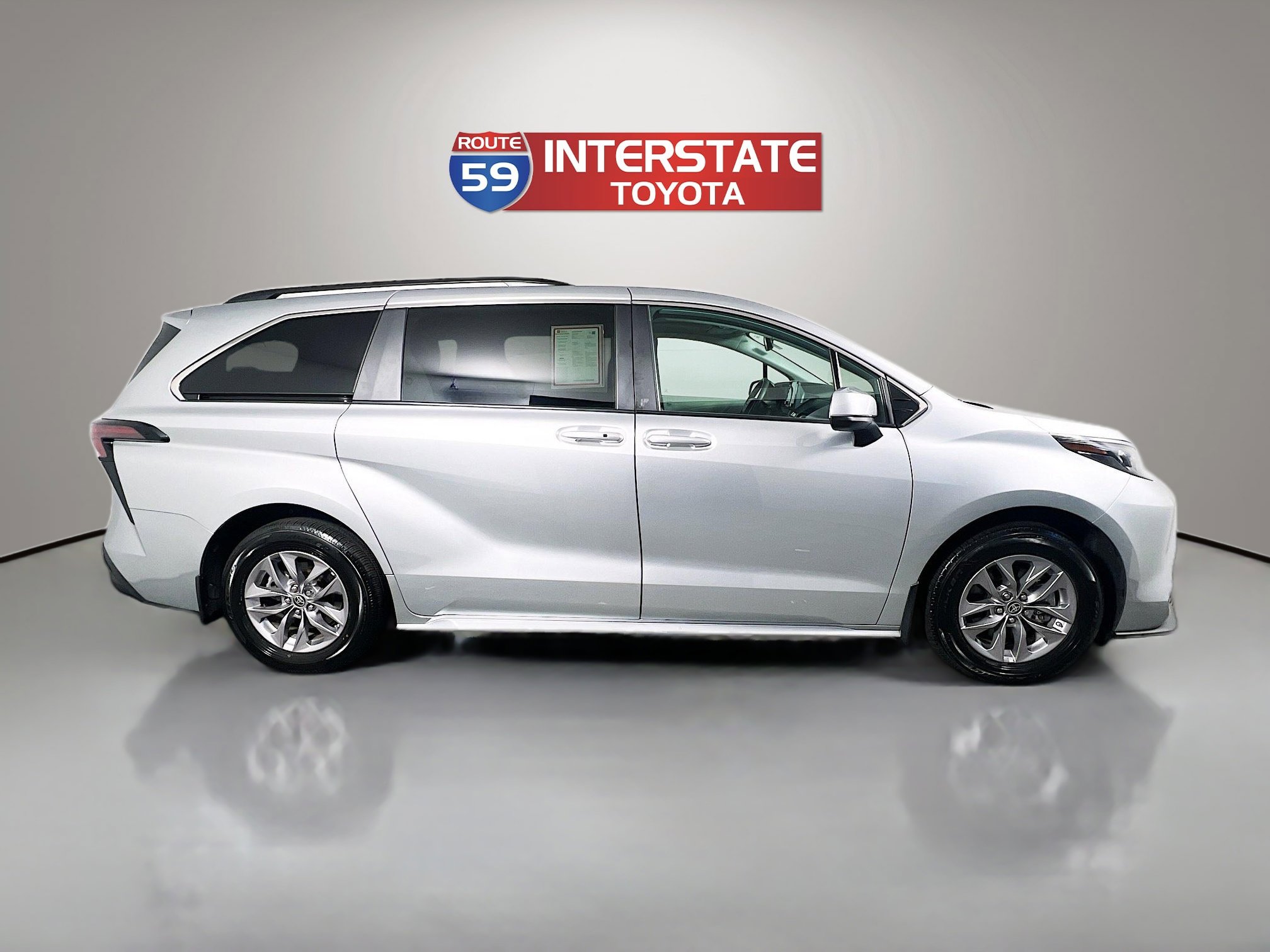 Certified 2024 Toyota Sienna LE w/ LE Plus Package image 8