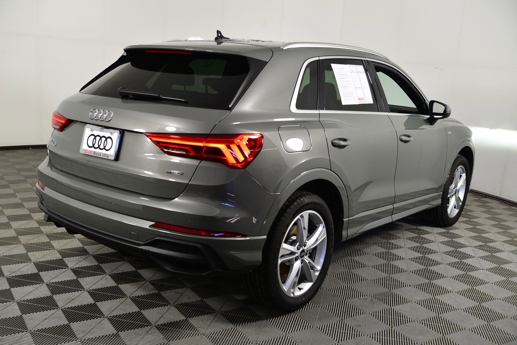 Certified 2023 Audi Q3 2.0T Premium w/ Convenience Package image 9