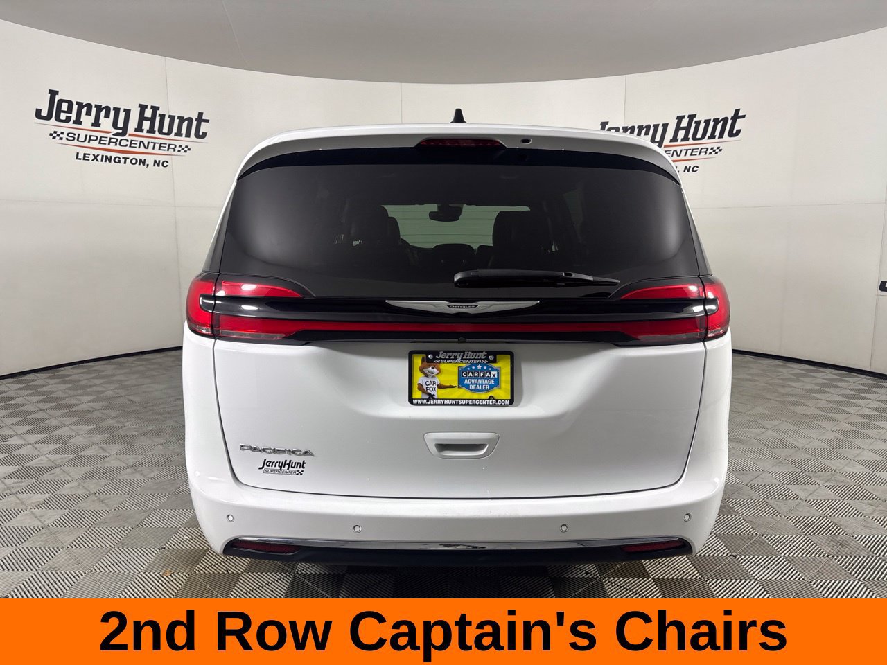 Used 2025 Chrysler Pacifica Select FWD image 7