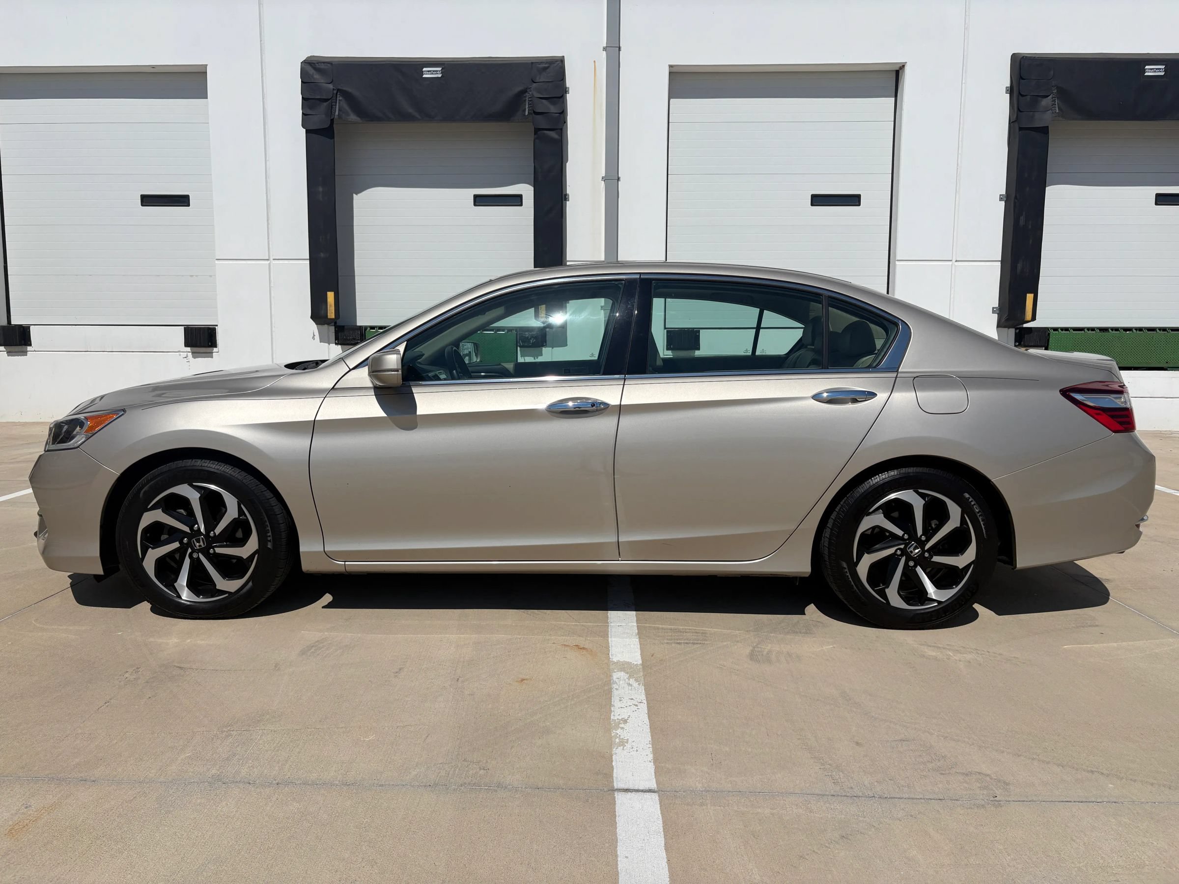 Used 2017 Honda Accord EX-L image 6