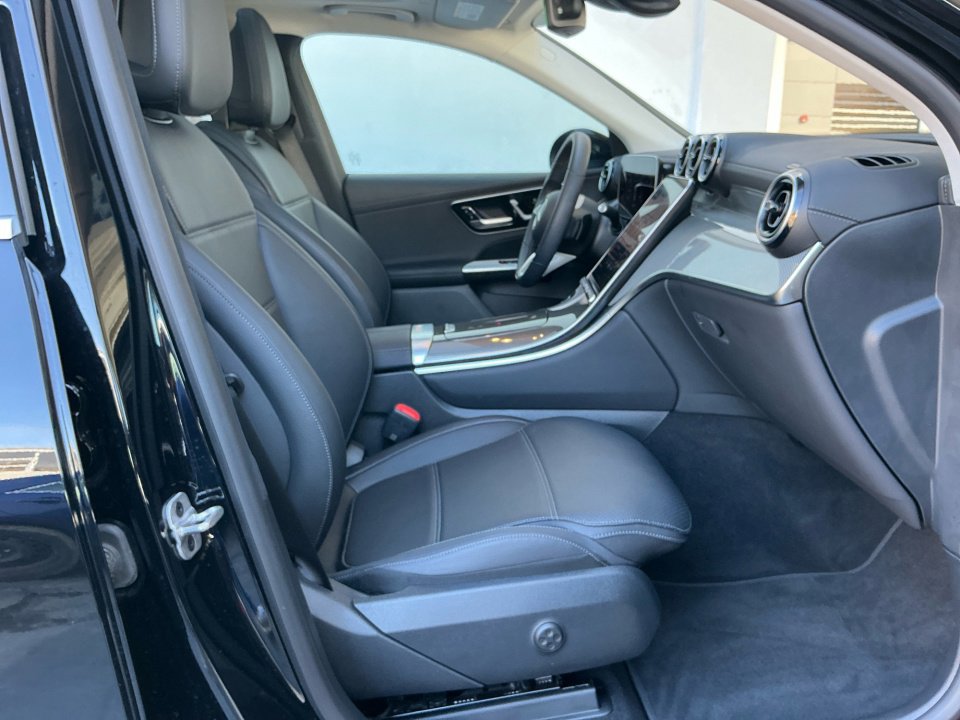 Used 2024 Mercedes-Benz GLC 300 image 32