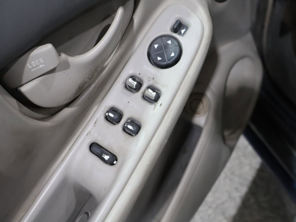 Used 2004 Oldsmobile Alero GLS w/ Sun And Sound Package image 14