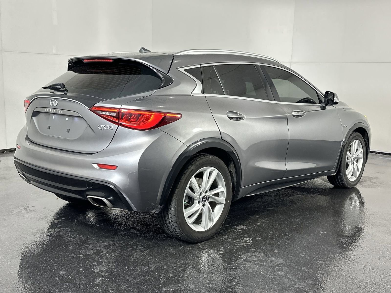 Used 2018 INFINITI QX30 image 8
