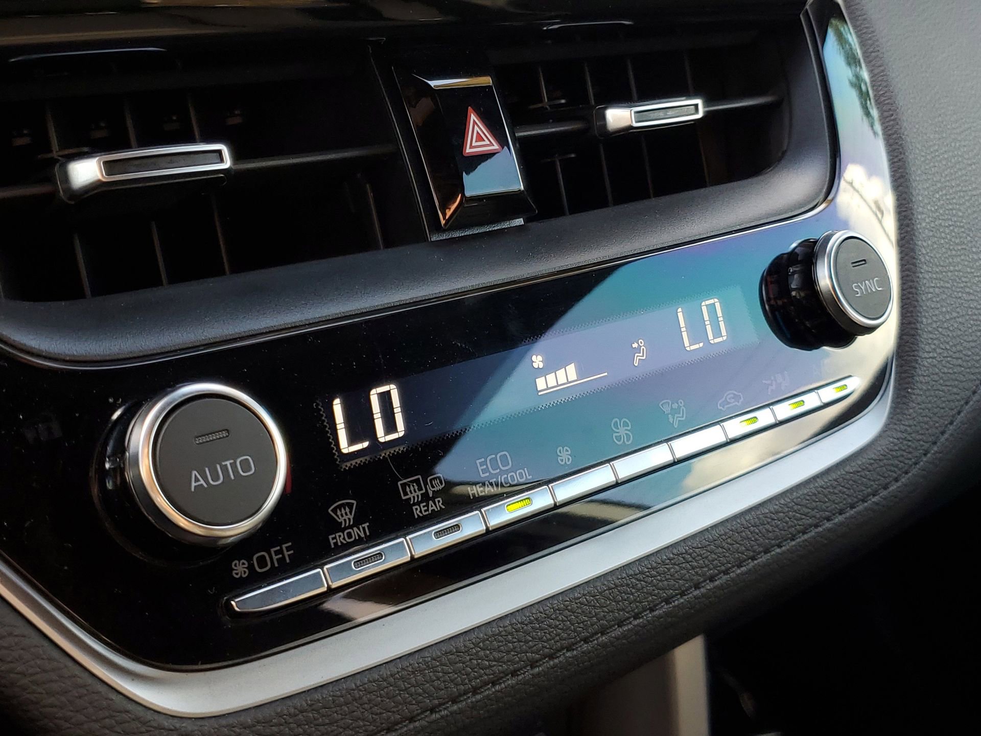 Used 2023 Toyota Corolla Cross XSE w/ Convenience Package image 29