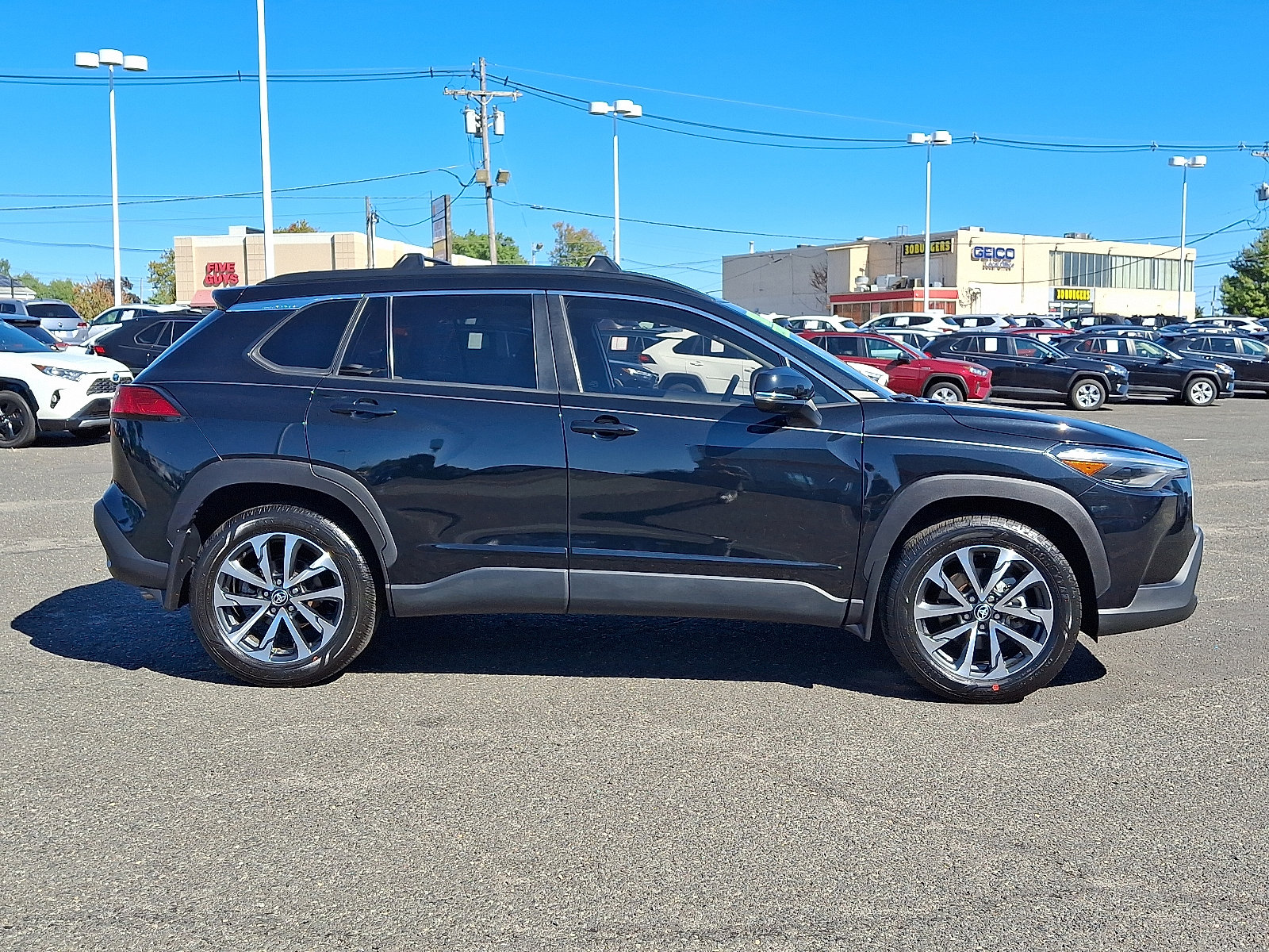 Certified 2022 Toyota Corolla Cross XLE image 8