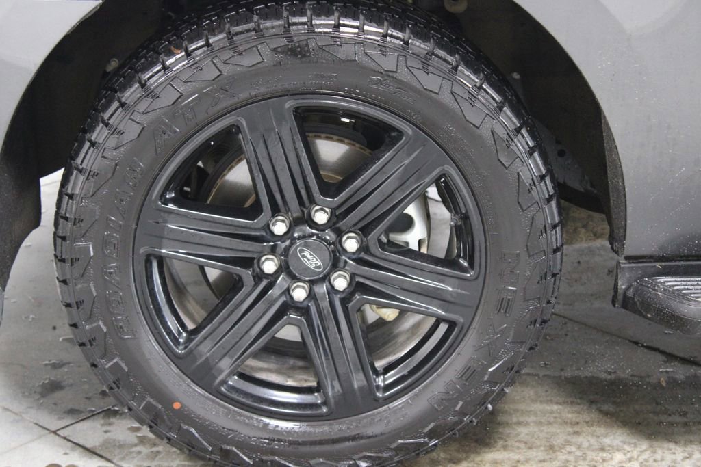 Used 2021 Ford Expedition XLT image 18