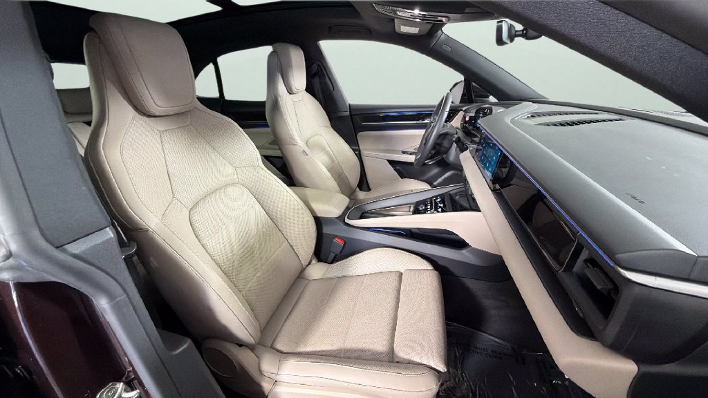 Used 2025 Porsche Macan Electric w/ Premium Package RWD image 35
