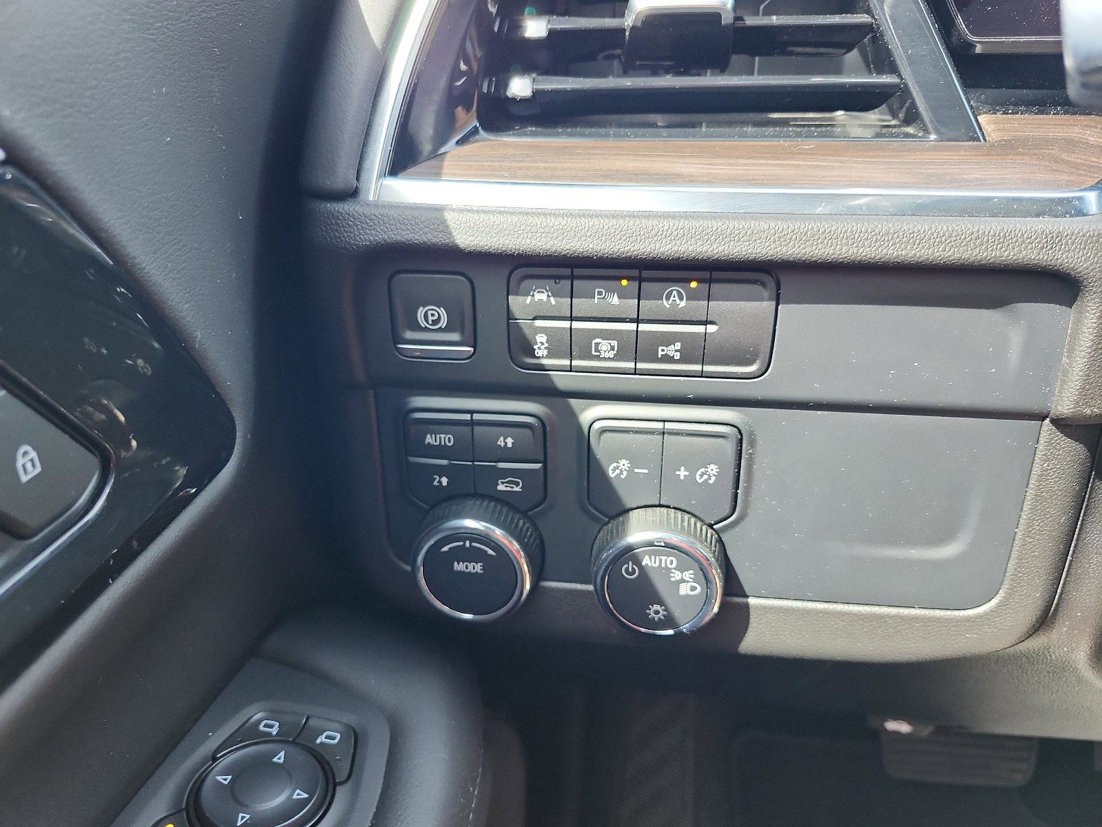 Certified 2025 Chevrolet Tahoe LS image 18