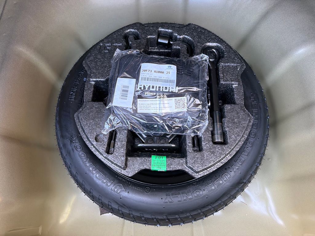 Used 2025 Hyundai Elantra SE image 30