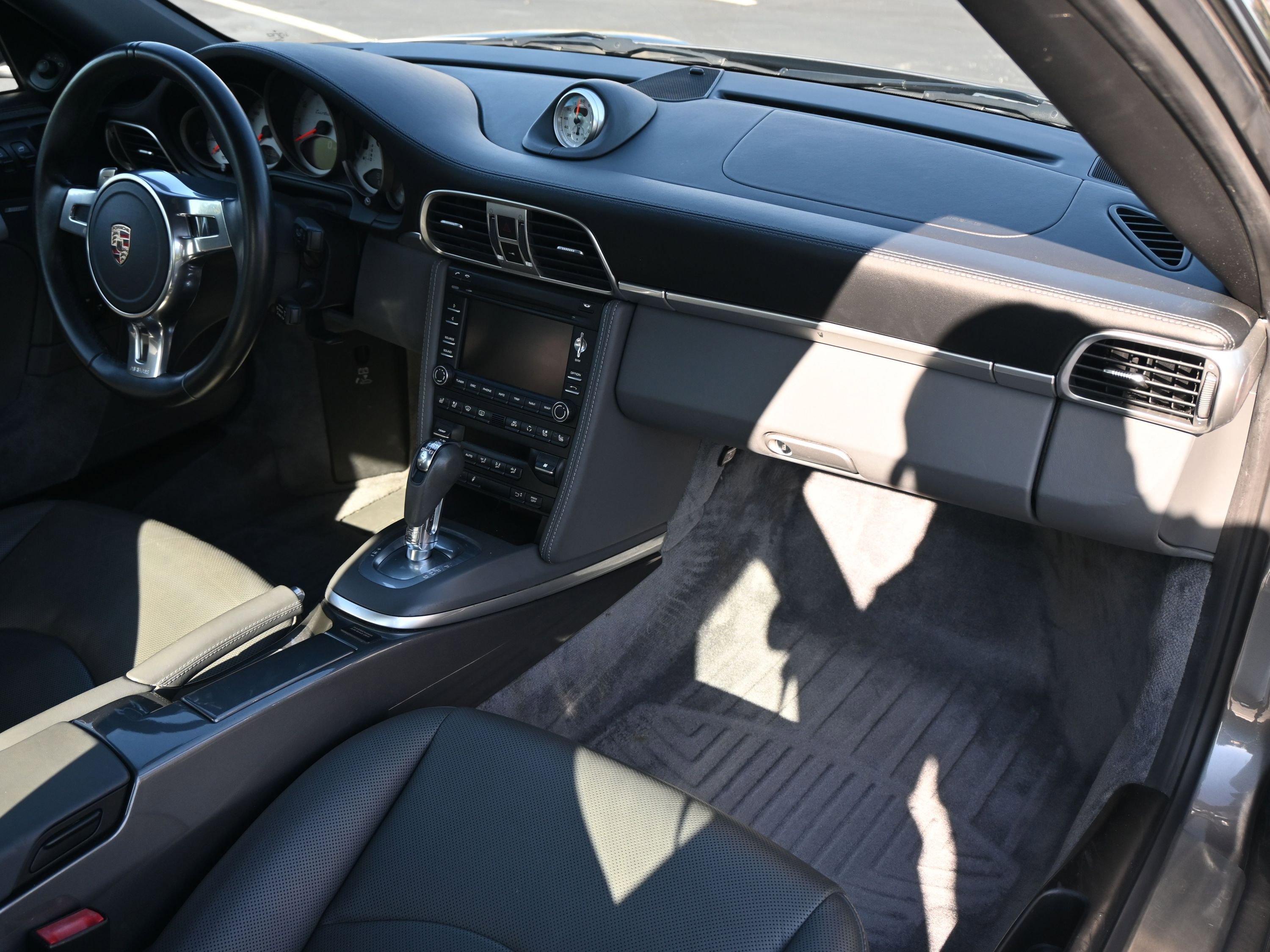 Used 2011 Porsche 911 Turbo S image 26