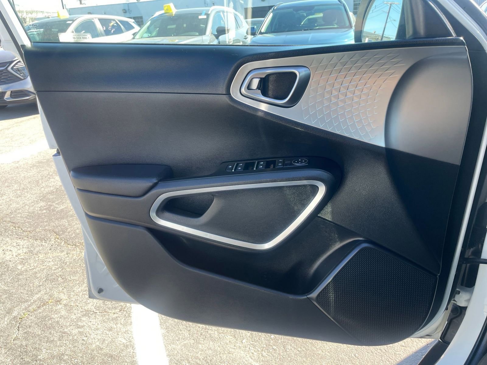 Used 2025 Kia Soul LX w/ LX Technology Package image 18