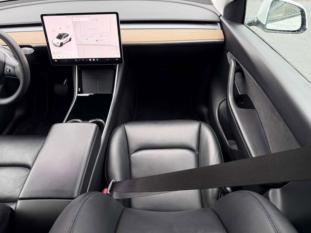 Used 2021 Tesla Model Y Long Range image 19