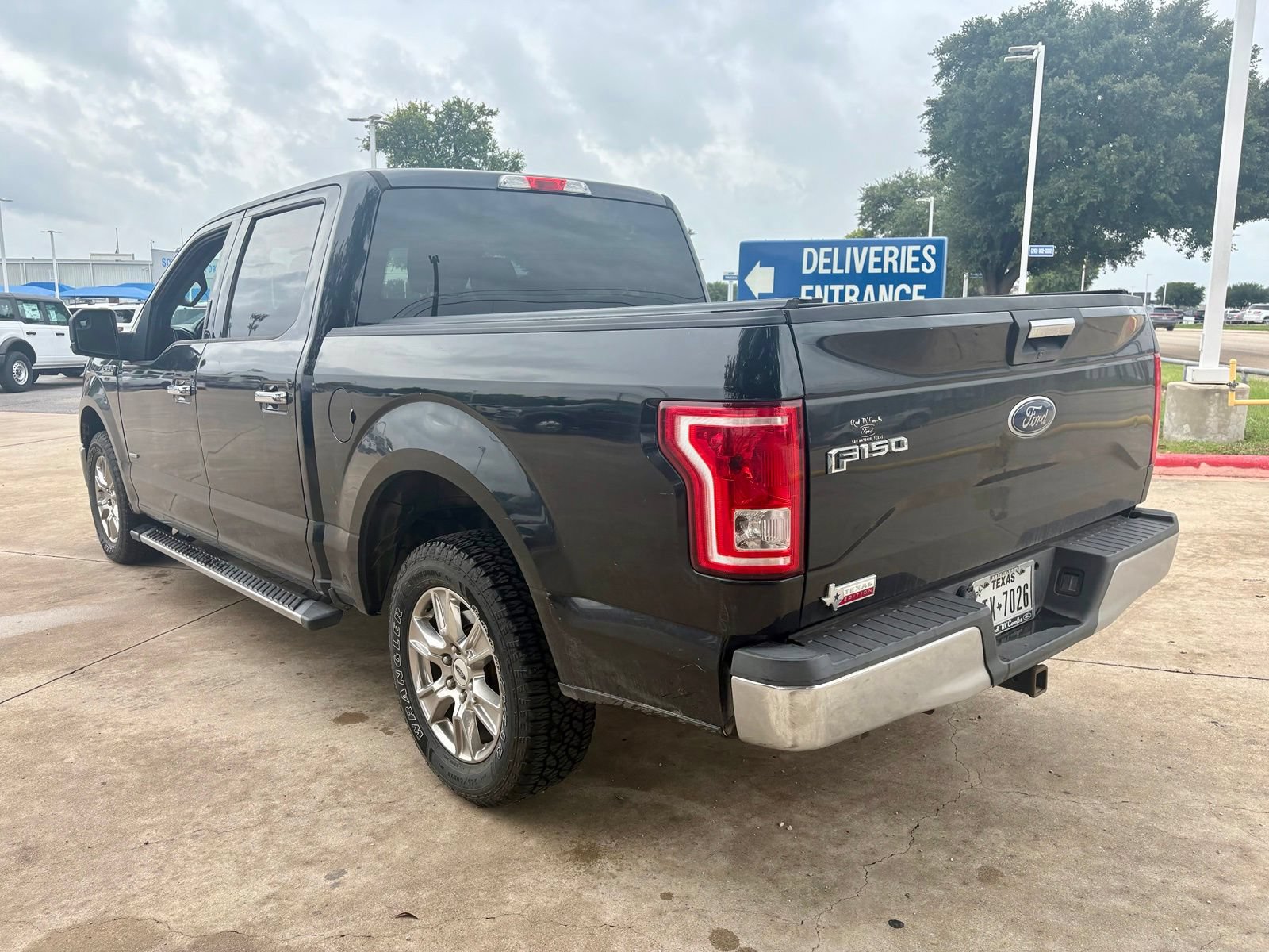 Used 2015 Ford F150 XLT w/ Equipment Group 301A Mid RWD image 3