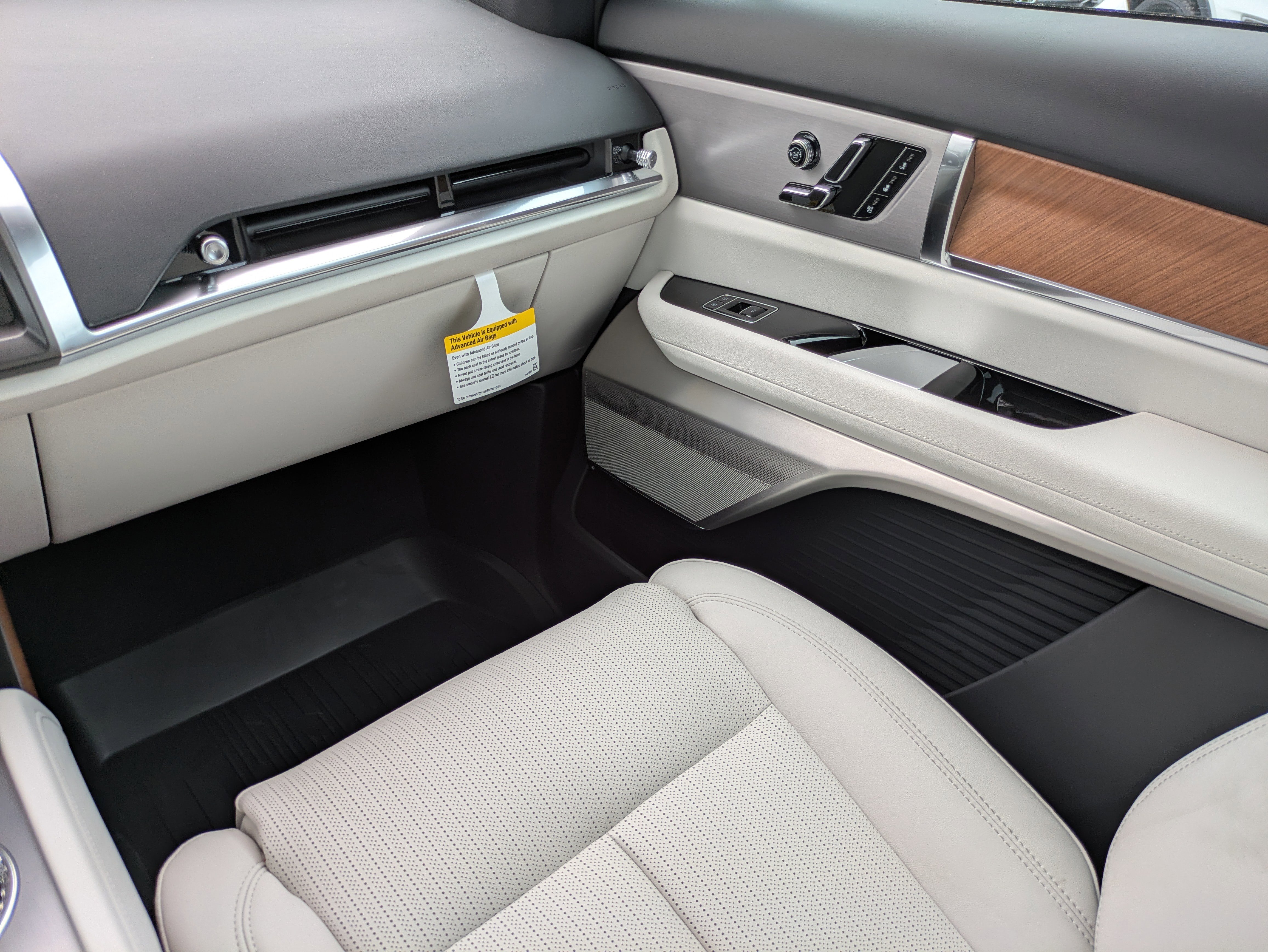 New 2026 Cadillac Vistiq Luxury w/ LPO, Floor Liner Package image 14