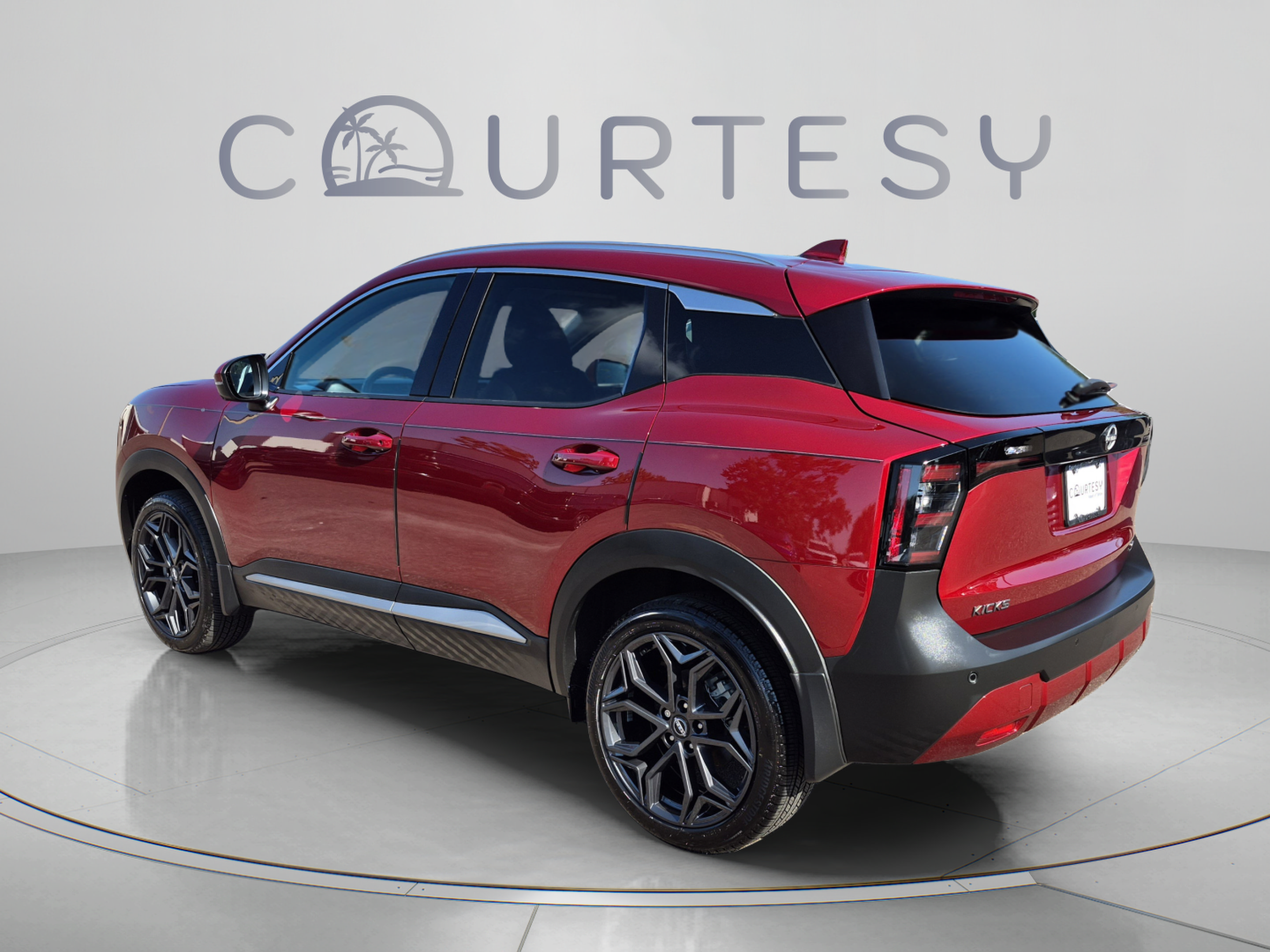 Certified 2025 Nissan Kicks SR FWD image 5