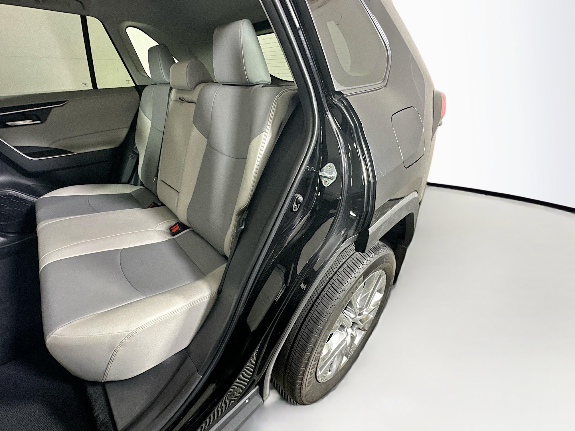 Certified 2025 Toyota RAV4 XLE Premium FWD image 26