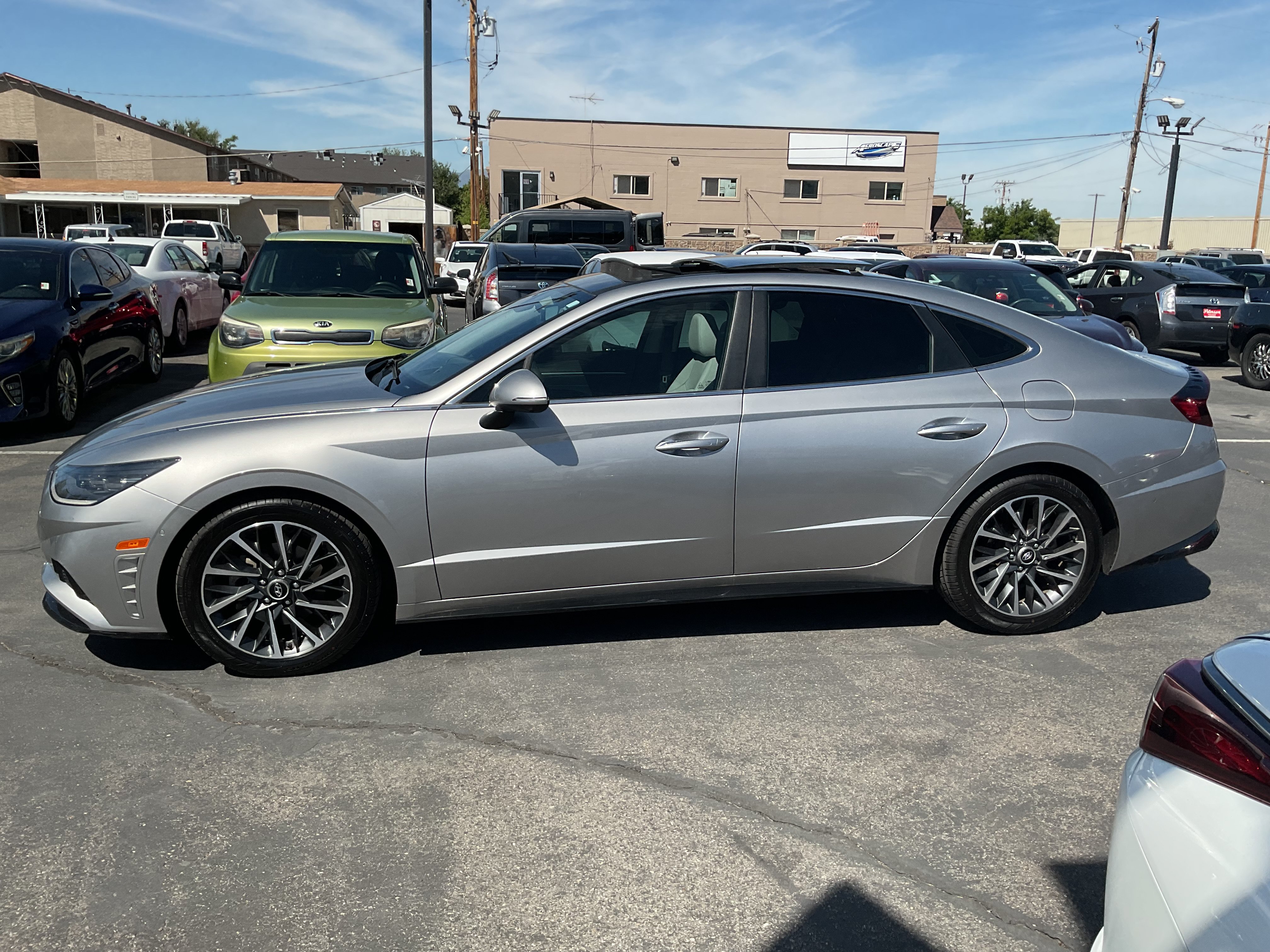Used 2022 Hyundai Sonata Limited w/ Cargo Package FWD image 4
