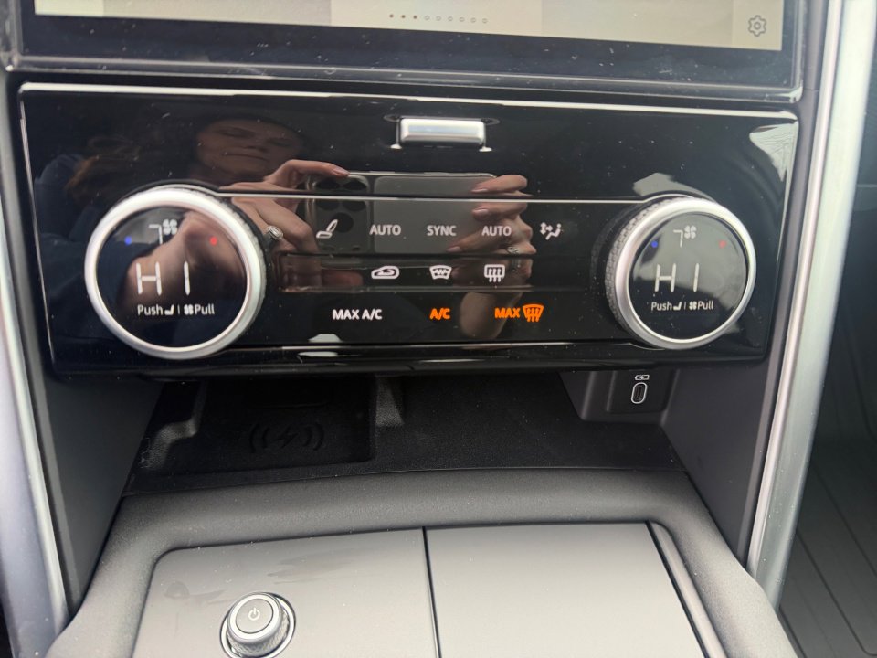 New 2026 Land Rover Discovery Limited Edition AWD/4WD image 18