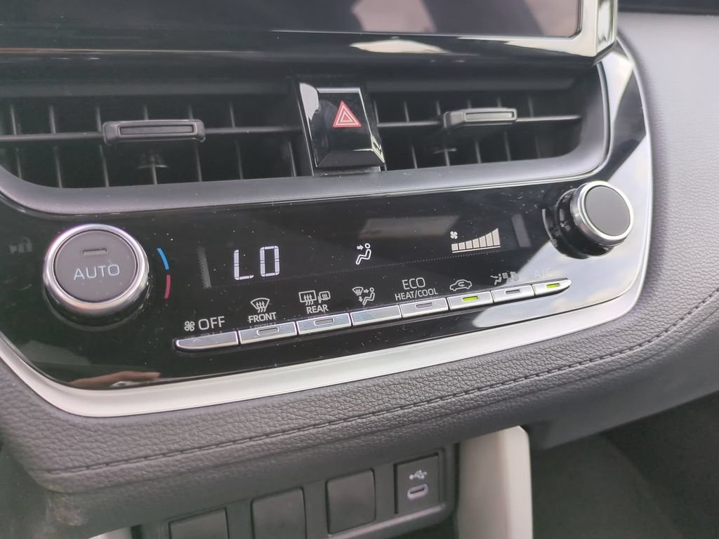 Used 2023 Toyota Corolla Cross AWD Hybrid image 27