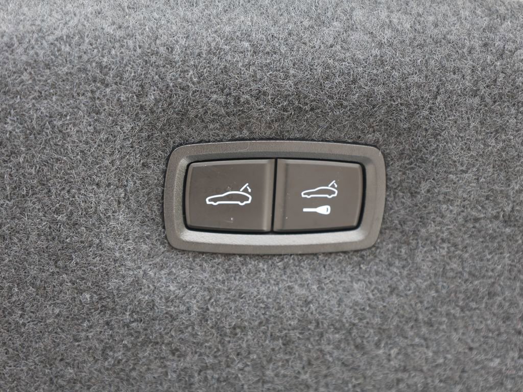 Used 2020 Porsche Taycan 4S w/ Premium Package image 9