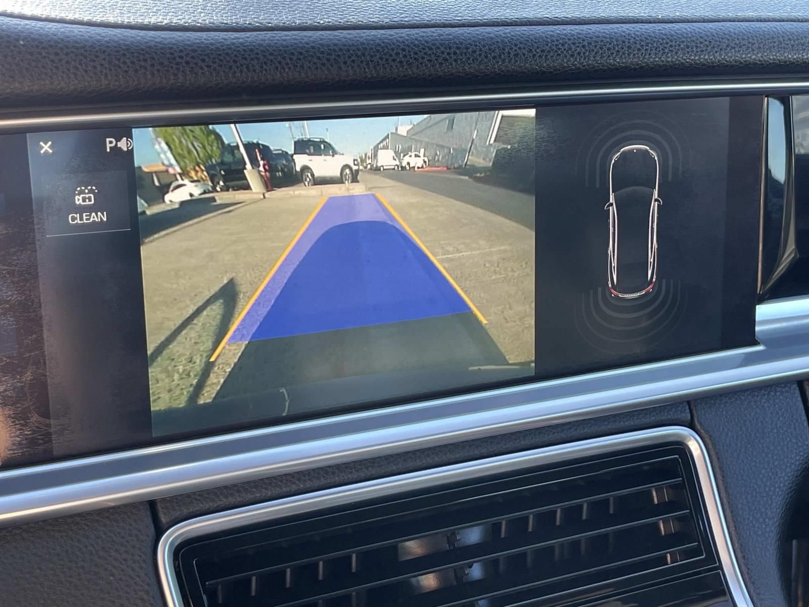 Used 2018 Porsche Panamera 4 AWD/4WD image 18