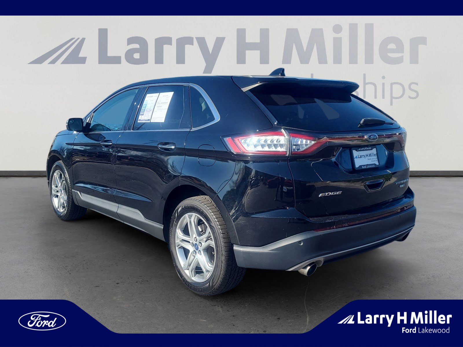 Used 2017 Ford Edge Titanium image 3