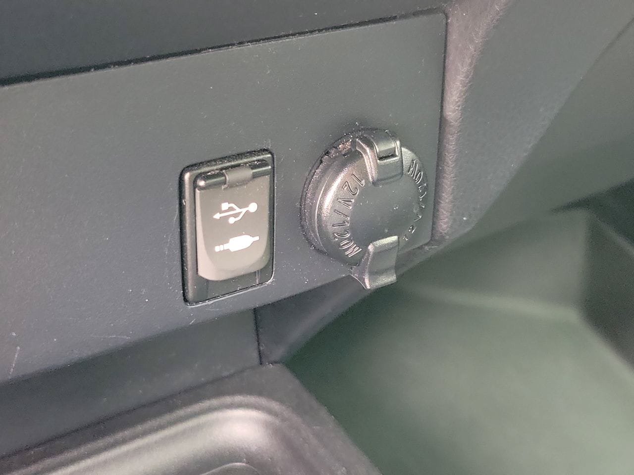 Used 2017 Toyota RAV4 LE FWD image 28