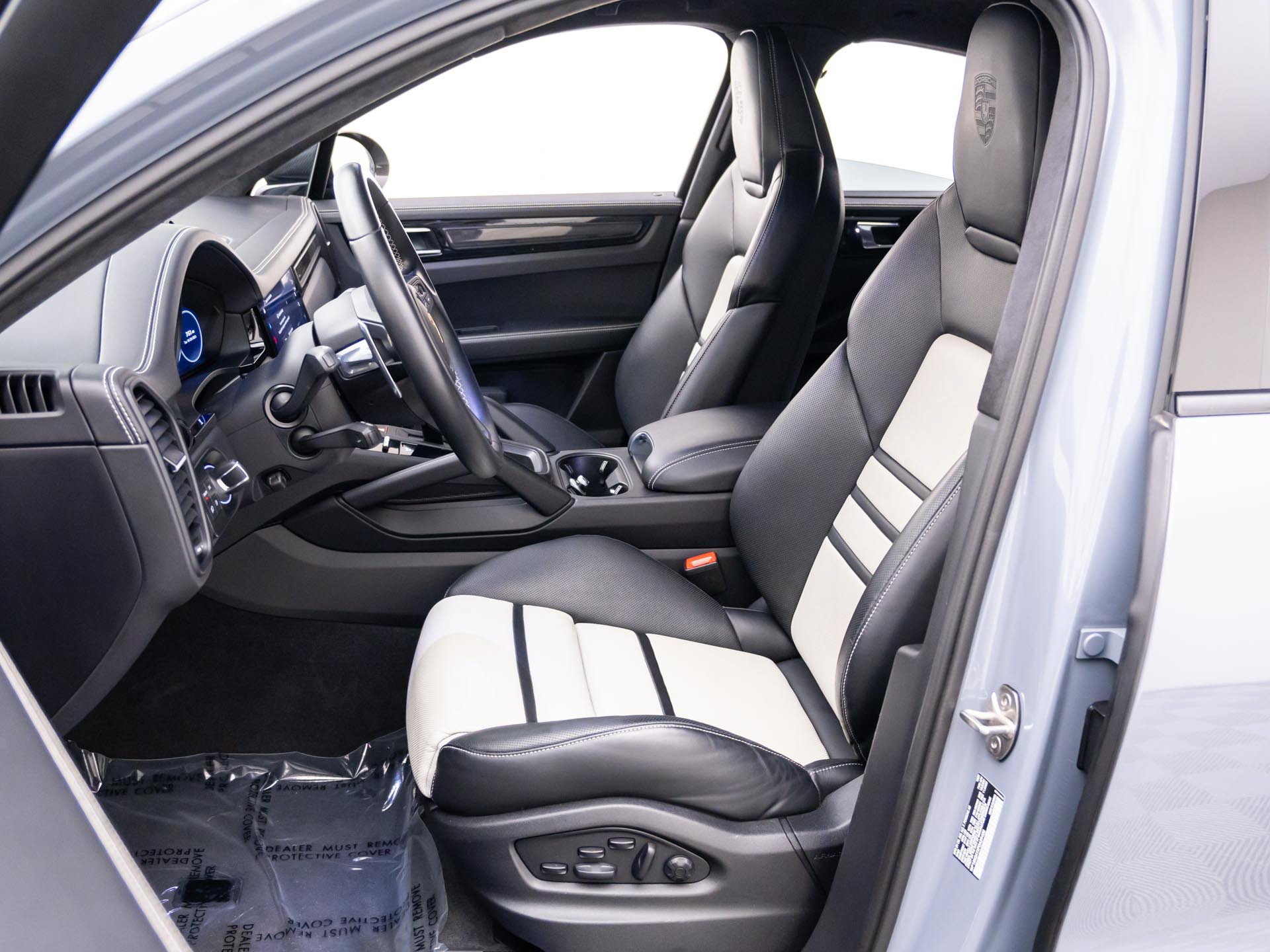 Used 2023 Porsche Cayenne Turbo GT AWD/4WD image 5